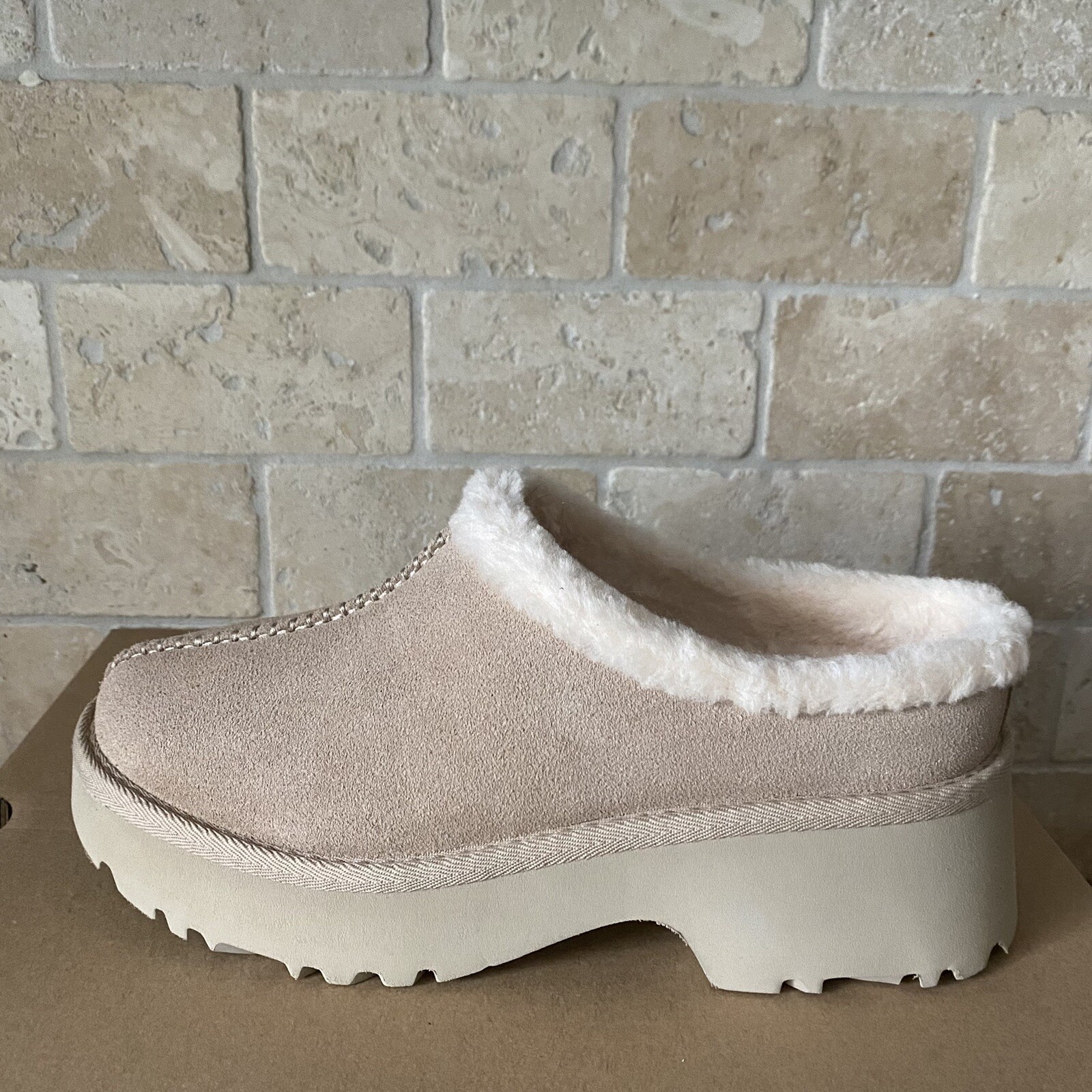 PANTOFOLA D’ORO UGG NEW HEIGHTS ZOCCOLI COMODI SEMI DI SENAPE SCAMOSCIATI SLIP ON CIABATTE SCARPE DONNA TAGLIA 9