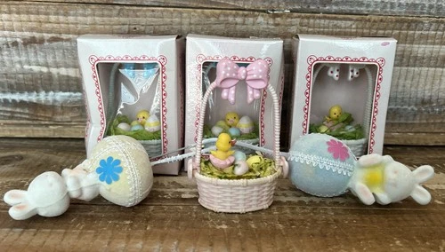 Vintage Lot 4 Plastic Easter Novelty Ornaments Baskets Chicks & 2 Flocked Picks