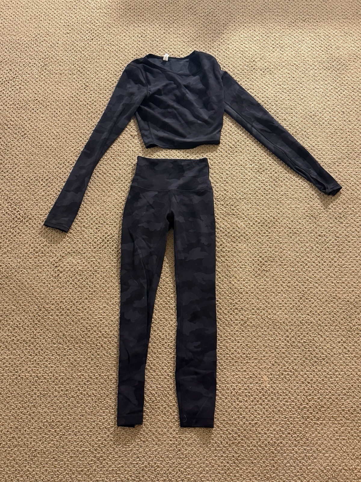 Lululemon Black Gray Camo Long Sleeve High Waisted Legging Athletic Set Size 2