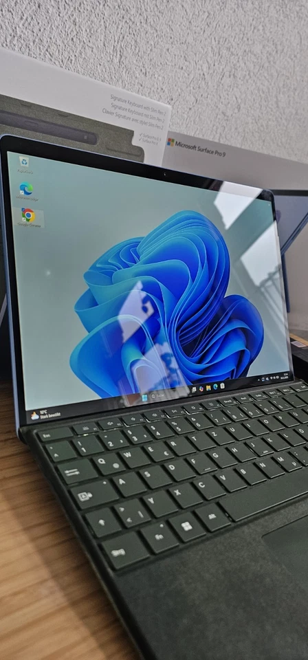 Microsoft Surface Pro 9 i5-1235U 16GB 256GB SSD saphirblau Signature Keyboard - Bild 3 von 4