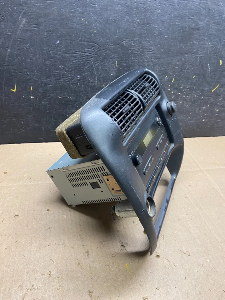 Ford Ranger 2004-2006 radio estéreo audio reproductor de CD bisel ventilación de aire T9418 DG Foto 2 de 4