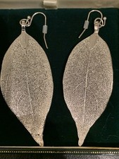 Simply Beautiful Delicate Filigree Leaf 🍃 Drop Earrings In Silver Tone 7/3cmm