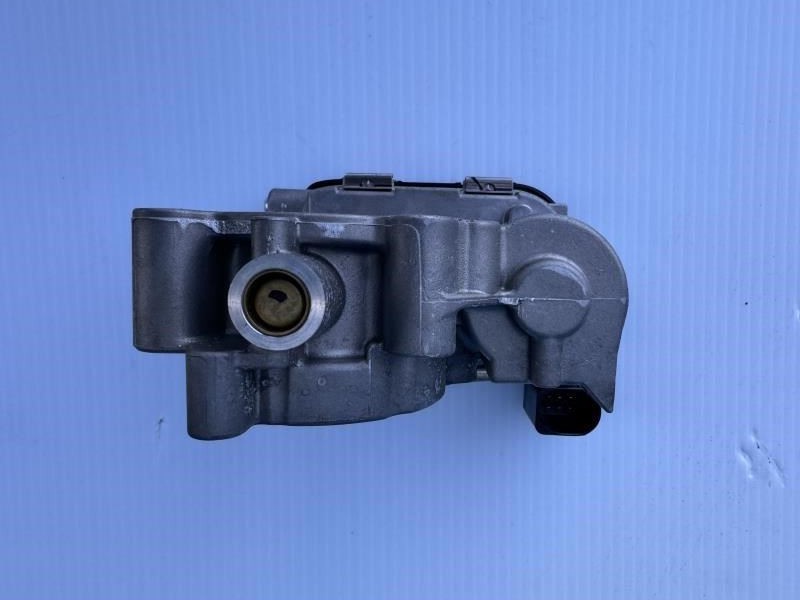 17-26 Bentley Bentayga 4.0L V8 Throttle Body Valve Left  / Right Q