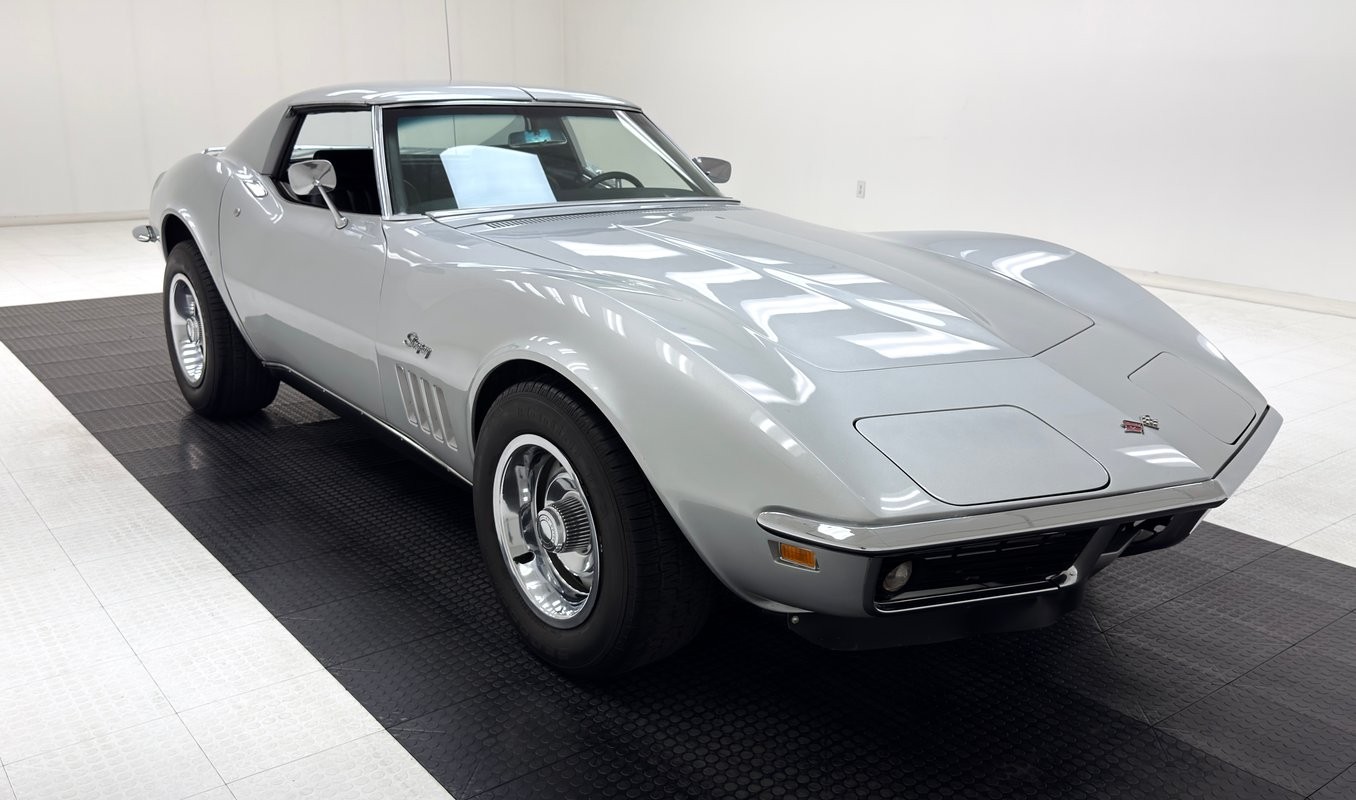1969 Cortez Silver Chevrolet Corvette   | C3 Corvette Photo 10