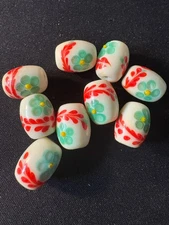 9 Glass beads - Fancy off-white flower design -  15x12mm (B395)