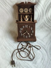 Vintage Spartus Corporation China Cabinet Hutch Electric Clock Wall/Counter Top