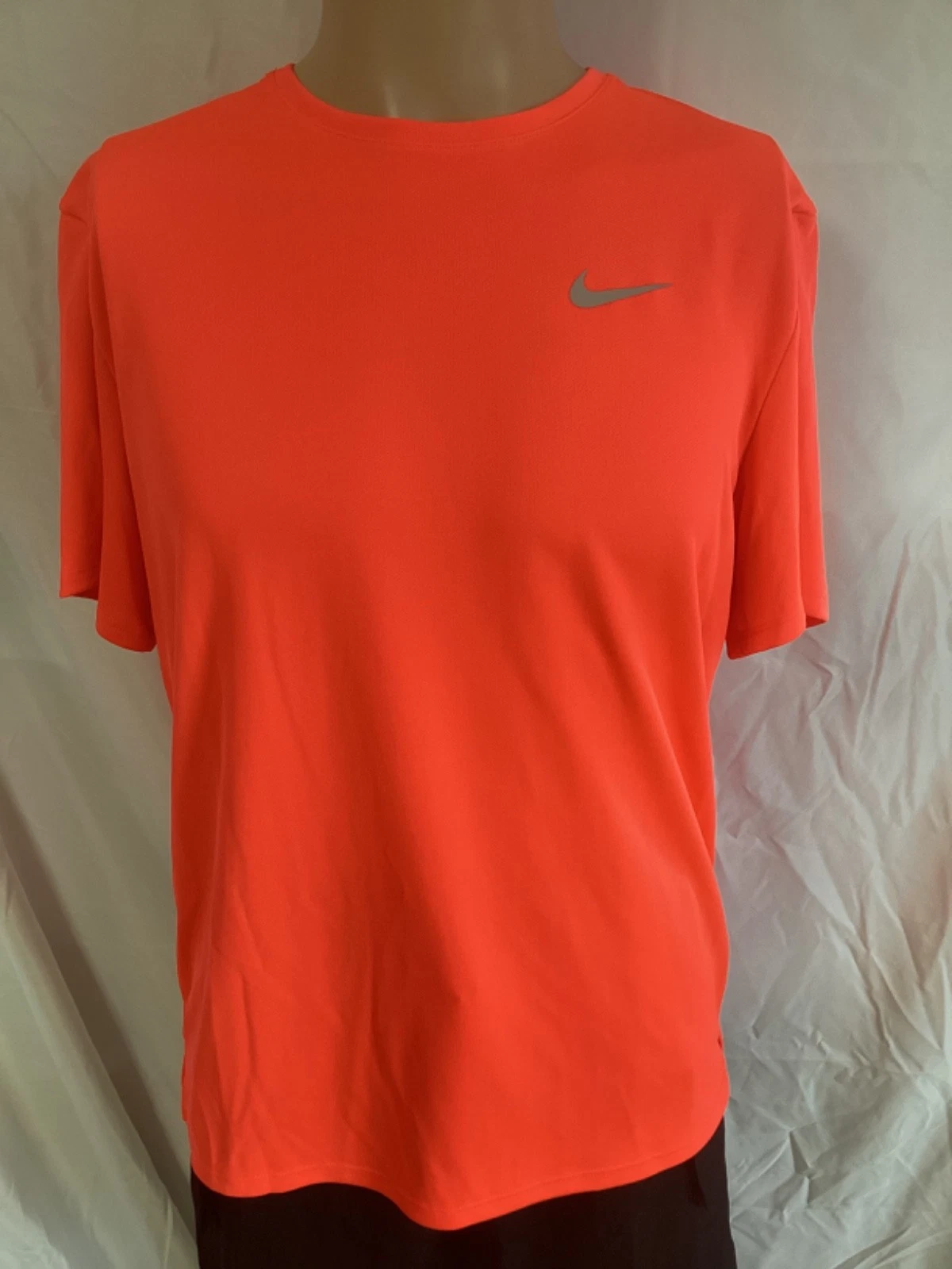 NEW Nike “RUNNING” Men's Dri-FIT Short-Sleeve Top Shirt Sz S DV9315-635 MSRP $35
Opens in a new wind
