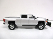 GREENLIGHT LIFTED 2015 CHEVROLET SILVERADO CREW CAB Z71 4X4 PICKUP TRUCK / PLOW
