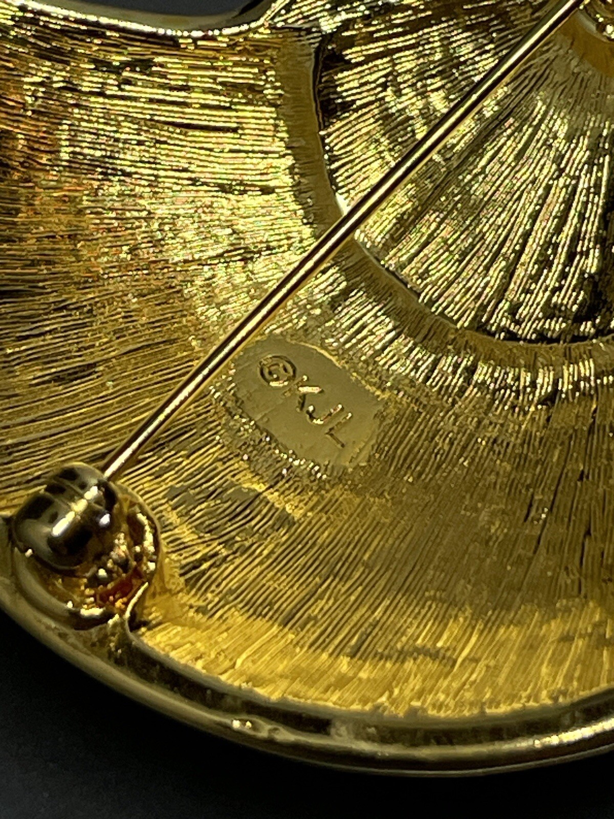 Vtg KJL Kenneth Jay Lane Shell Brooch White Ename… - image 6