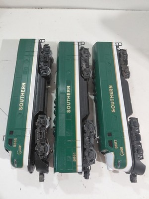 Lionel 8566 O Gauge Model Railroad Southern Crescent F7 Diesel Locomotive ABA
