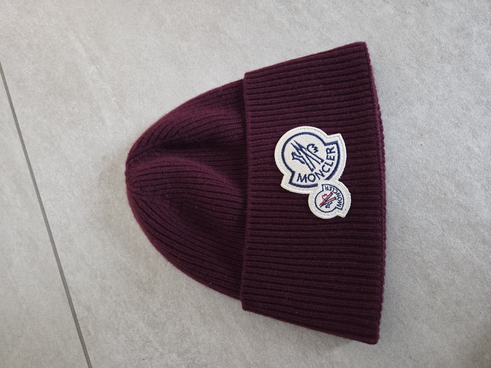 Moncler Beanie Strickmütze Burgunderrot mit Logo-Patch, Einheitsgröße 5
