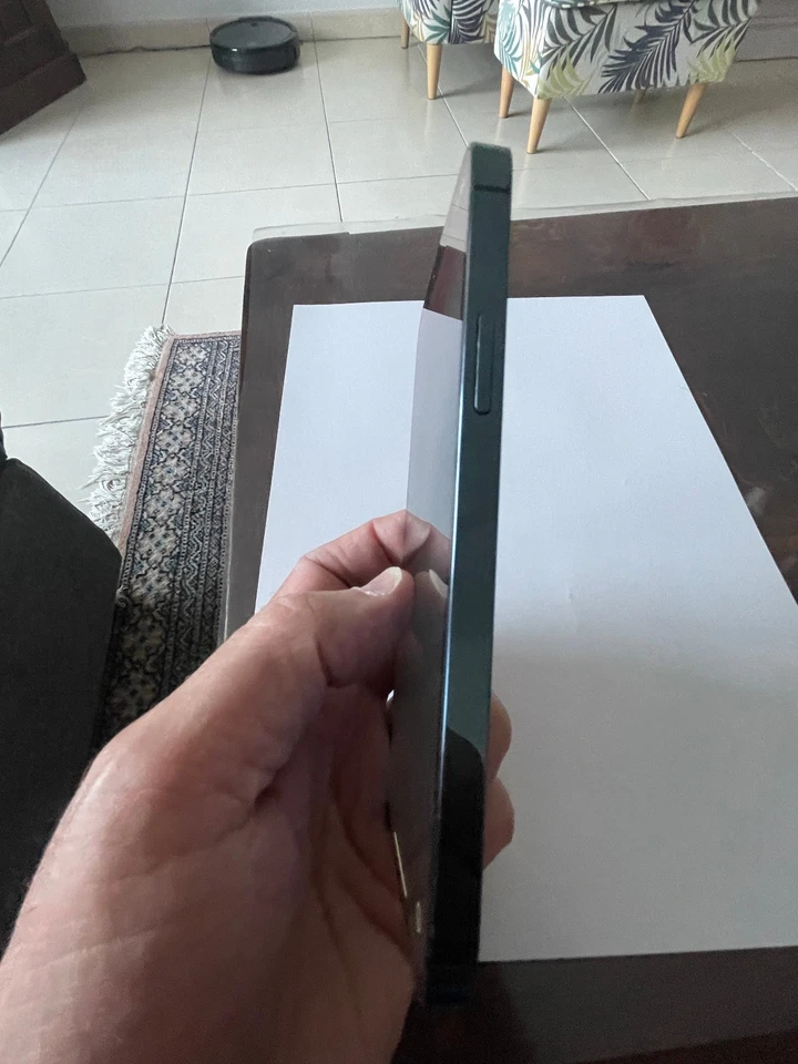 Iphone 12 PRO bleu état neuf bloqué aircloud - Photo 4/4