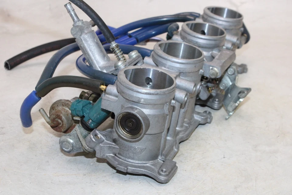 Honda CBR900RR 2000 OEM inyectores de combustible principales/cuerpos del acelerador Foto 2 de 4