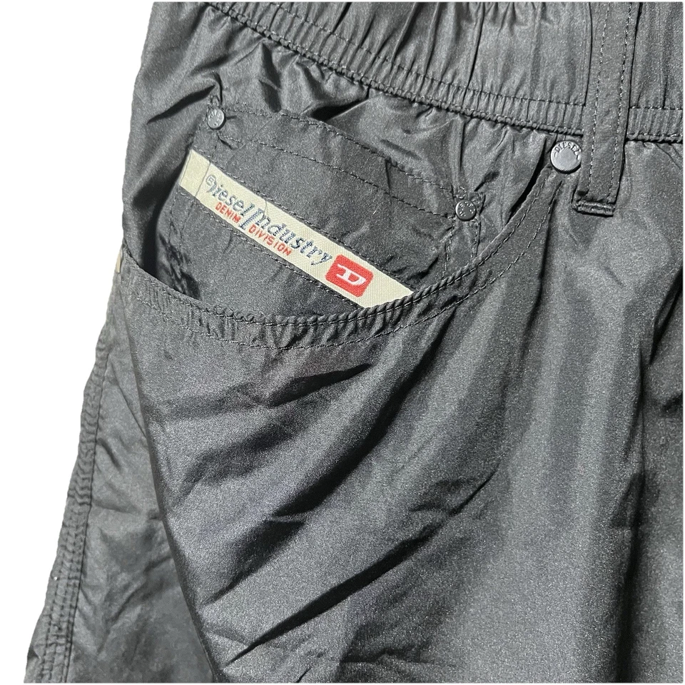 Pantalón corto de baño Diesel XL WAYKEEKI negro para hombre. Nuevo con etiquetas. Tradicional 5 bolsillos. Foto 4 de 4