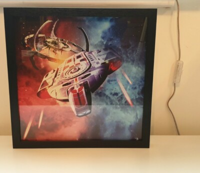 Star Trek Kunstdruck 12'' Square Deep Space Nine und trotzig im brandneuen Rahmen