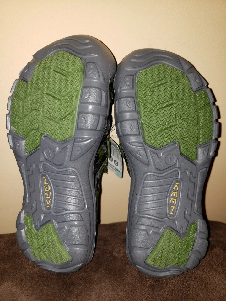 Sandalias KEEN para niños pequeños camufladas verdes zapatos deportivos de goma talla US 1 NUEVAS con etiquetas Foto 2 de 2
