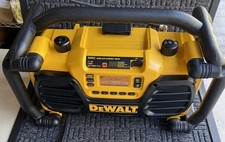 DeWalt DW911 Heavy-Duty Job Site Charger AM/FM Radio WORKS GREAT