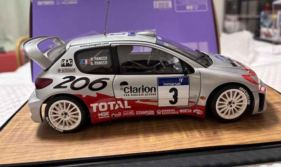 Modellino auto rally AUTOart 1/18 Peugeot 206 WRC 2002 - Immagine 3 di 4