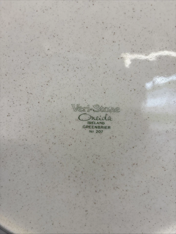 Круглое сервировочное блюдо Oneida Veri Stone 12 дюймов Veri Stone Greenbrier No207 - Изображение 4 из 4