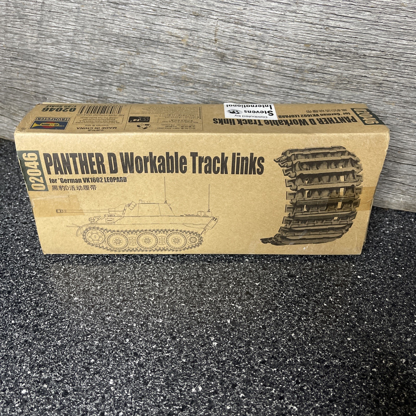 Trumpeter#2046  1/35 Panther D Workable Track Links for VK1602 Leopard thumbnail 2