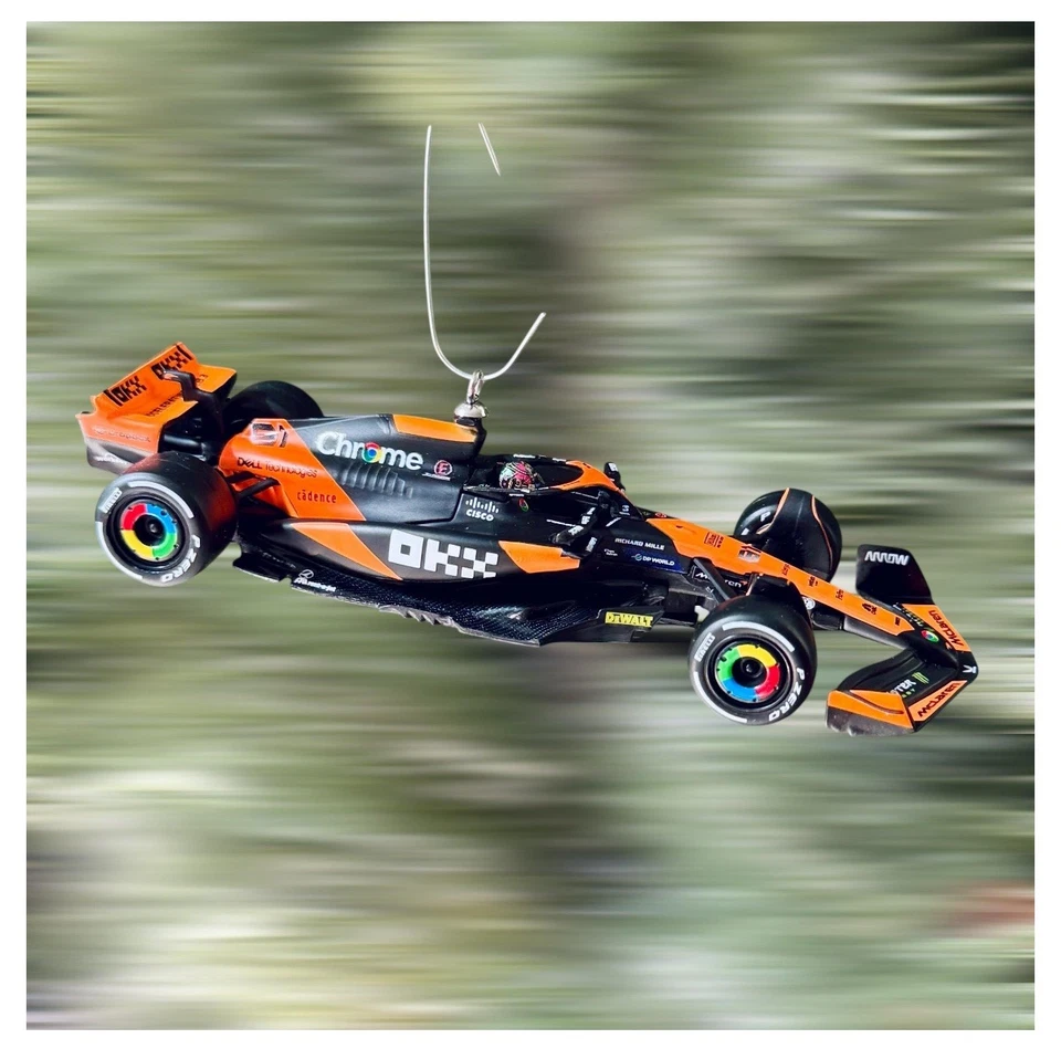 BURAGO McLaren F1 Oscar Piastri Car Ornament – Diecast Racing Model Christmas Decor
