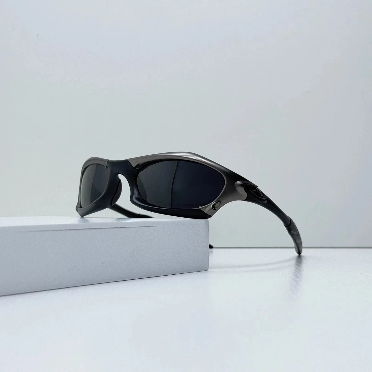 Preços baixos em Óculos de Sol Oakley Emenda | eBay