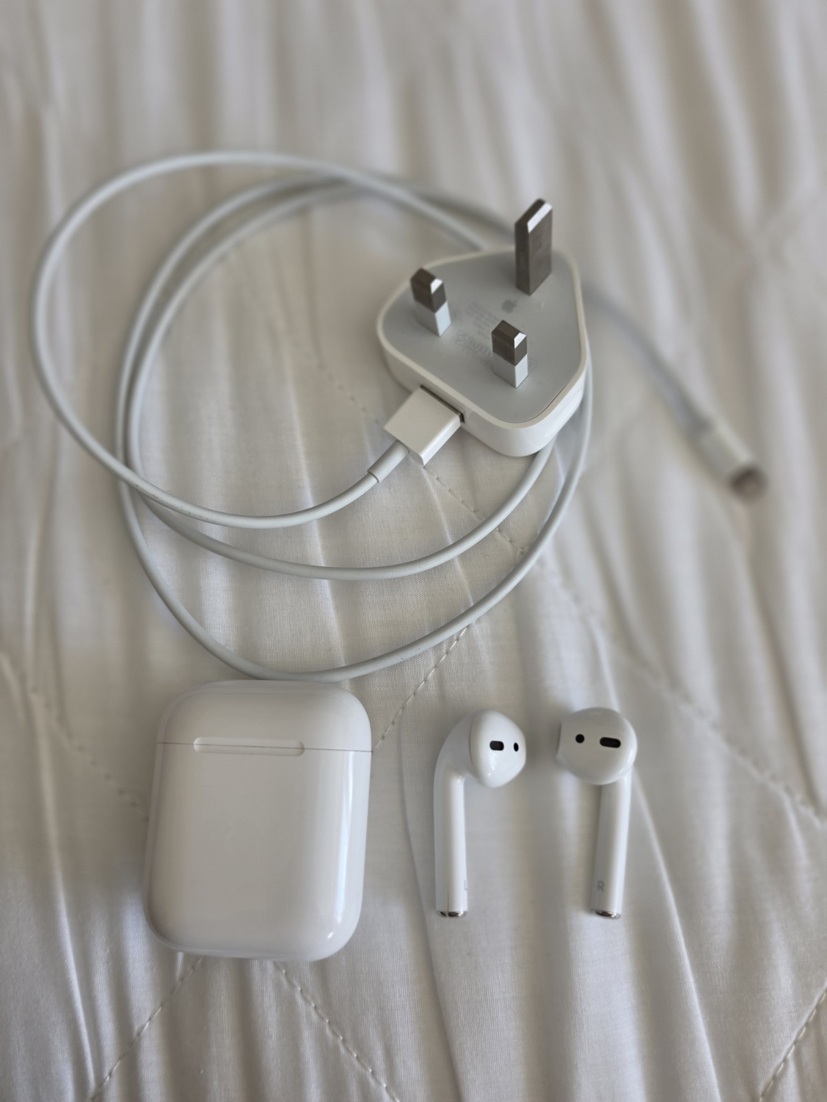 Apple AirPods 2nd Generation White Charging Case