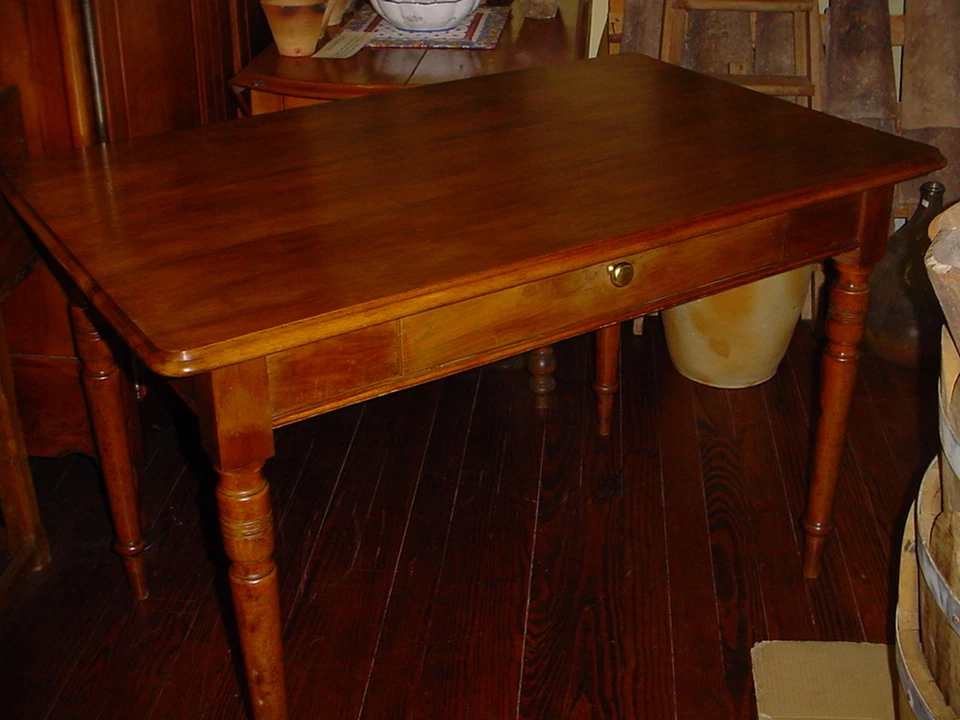 Mesa de época Louis Philippe de nogal francés, nogal, circa 1850  Foto 2 de 4