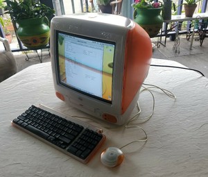 Apple iMac G3 TANGERINE Computer with OS 8.6 and Original Keyboard and