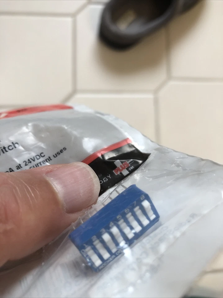 RadioShack 275-1301 24 VDC 8-Position DIP Switch, 25 mA, Pack of 1 - Image 4 of 4