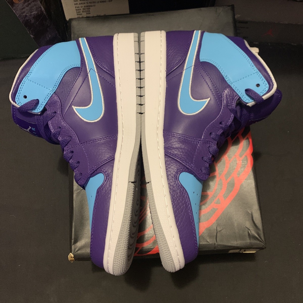 Nike Air Jordan 1 Retro Mid  display picture 3