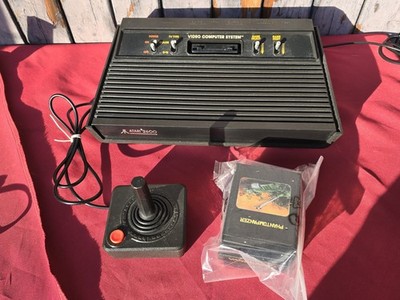 Atari, Spielekonsole CX 2600, 80's + 3xSpiele Atari + 1xJoystick Game Controller