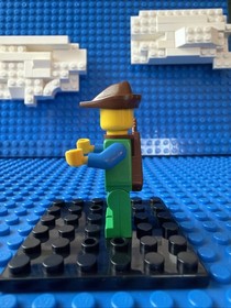 Lego Castle, Camouflaged Outpost 6066 ForestmanFigure Near Mint Condition