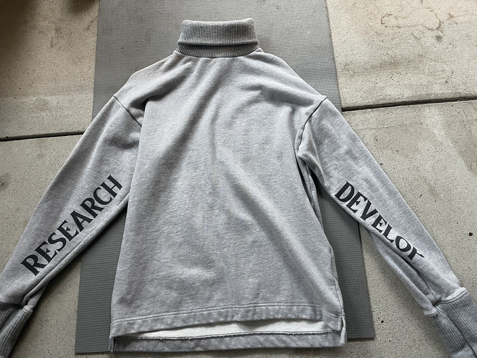 TEE LIBRARY RESEARCH AND DEVELOPMENT ROLL NECK SW… - image 1