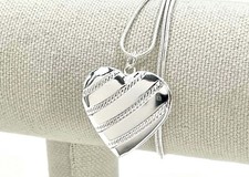 Women's Silver Color Heart Locket Pendant Necklace Fashion Classic Photo Frame