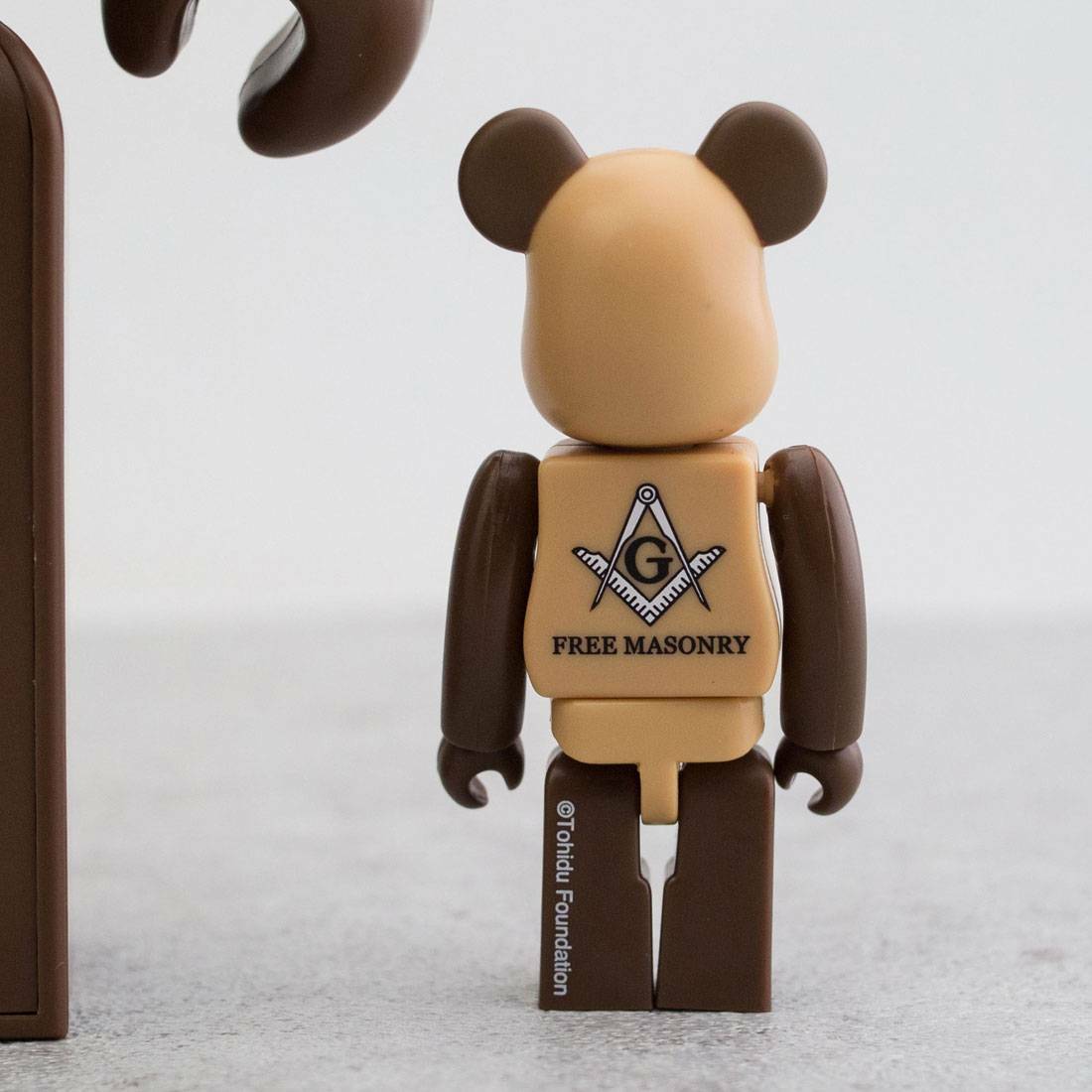 Medicom BE@RBRICK Freemasonry 100% 400% Bearbrick Figure Set