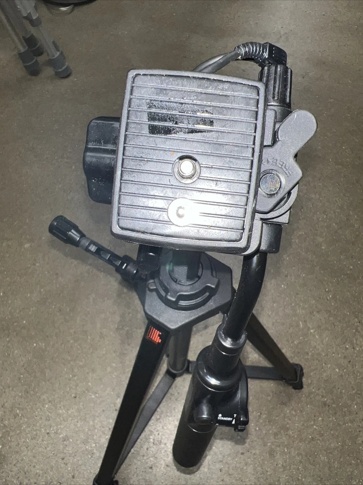 SONY Tripod Camera / Video VCT-R630 RM Hi8 Smooth Crank Up And Down *Broken* - Image 2 of 4