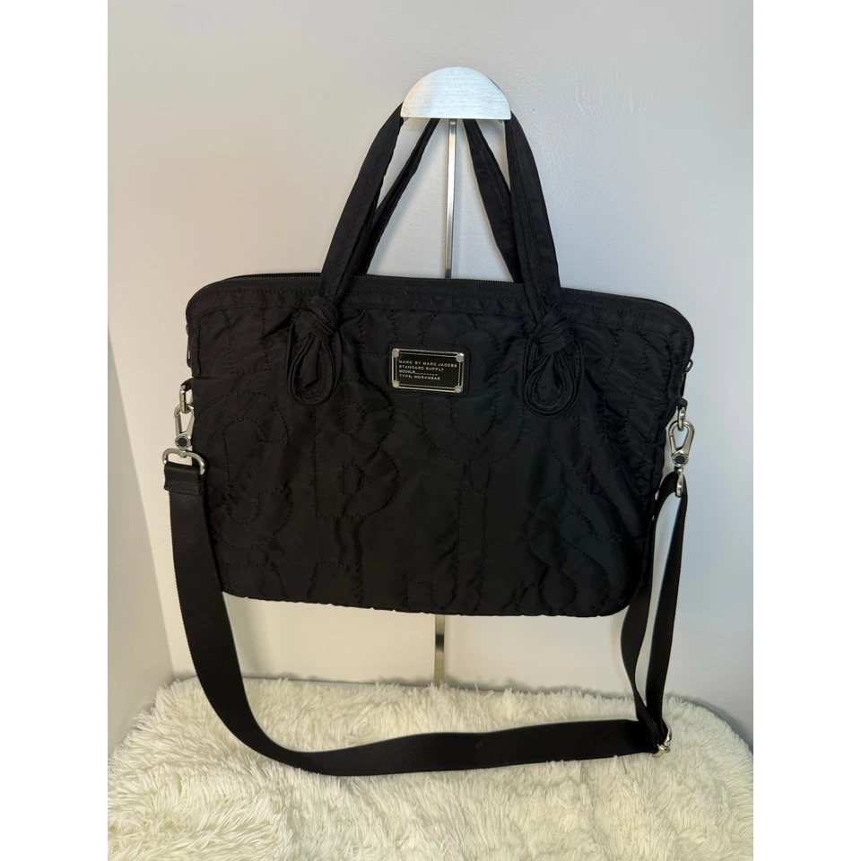 Funda de neopreno negra para portátil MARC JACOBS Foto 2 de 4