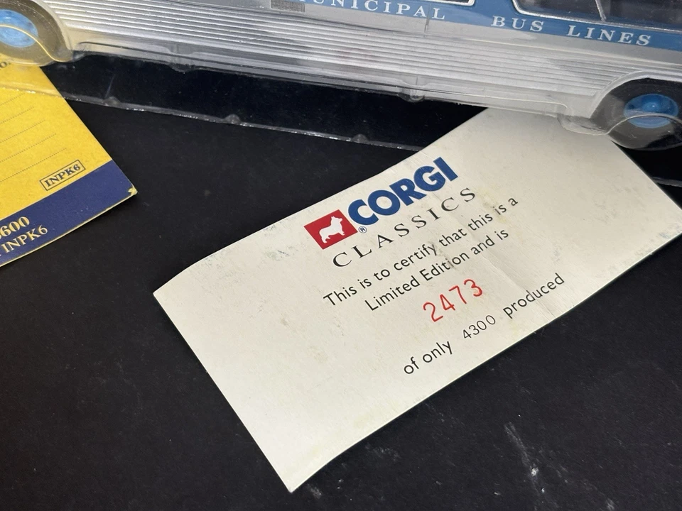 CORGI 54504 1:50 Santa Monica Fishbowl GM 5301 Bus RARE 5310 - Image 4 of 4