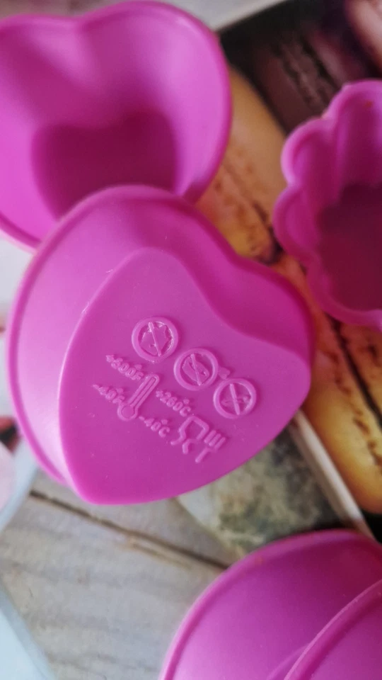 süsse Silikonbackformen 15 stk Herz&Blumen Beere/Lila - Bild 4 von 4