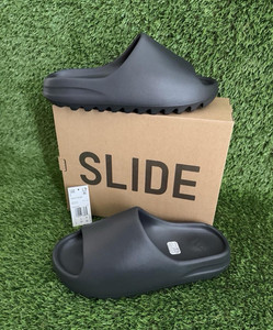 adidas Yeezy Slide Black Men’s US 8 Rubber Slip-On Slide Sandal