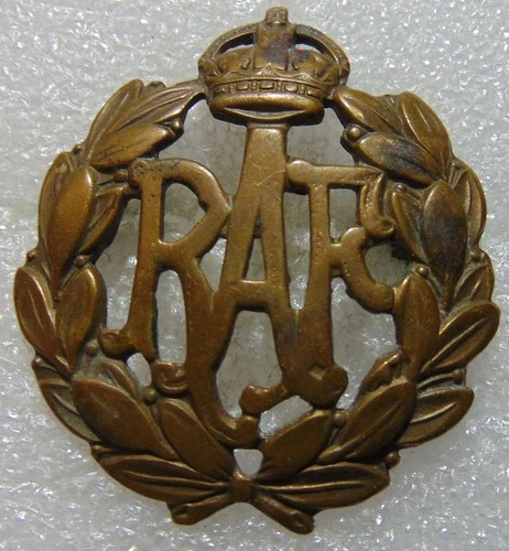 World War 2 Period RAF / Royal Air Force Brass Cap Badge