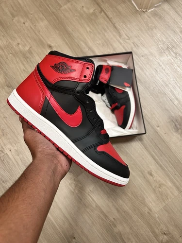 Nike Air Jordan 1 Retro High '85 OG Bred 2025 Taglia UK 8 Nuove di zecca