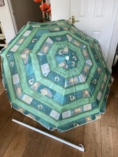 GREEN PATTERNED GARDEN/BEACH PARASOL (DIAMETER 6')