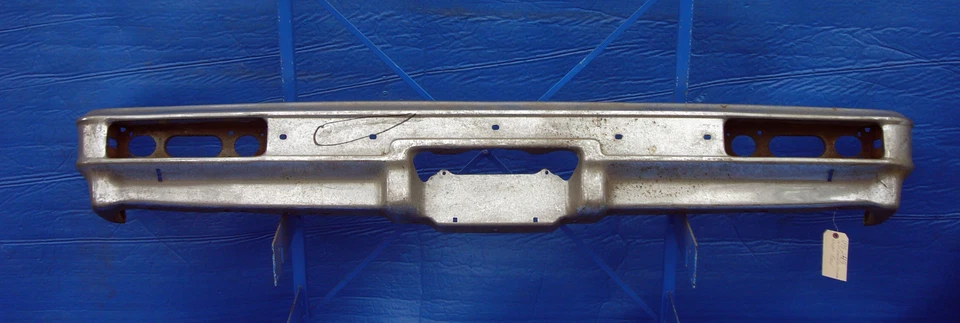 Parachoques trasero Pontiac Lemans Chevy Chevelle Wagon 1976 1977 barra frontal GM parte 498243 Foto 2 de 3