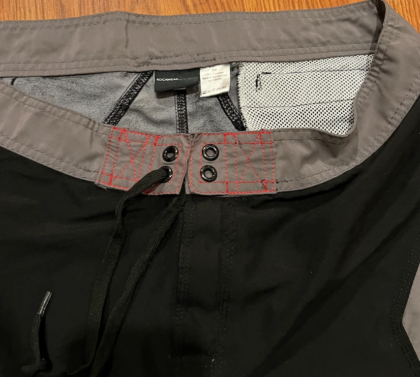 Pantalones cortos de playa Rocawear para hombre 38 9" bloques de colores logotipo grande Foto 3 de 4