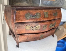 MINIATURE MASTER CHEST OF DRAWERS WALNUT EP.XVIIIÈME LOUIS XV CURVED 31.5X17X20CM.