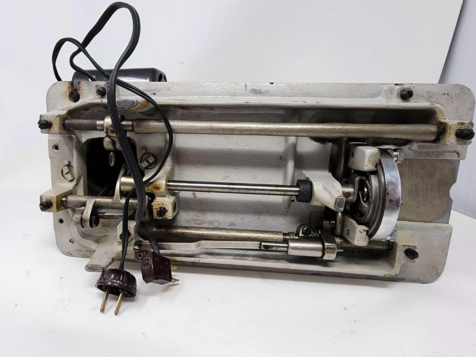 Vintage Consew Model 215 Industrial Sewing Machine & Foot Pedal eBay