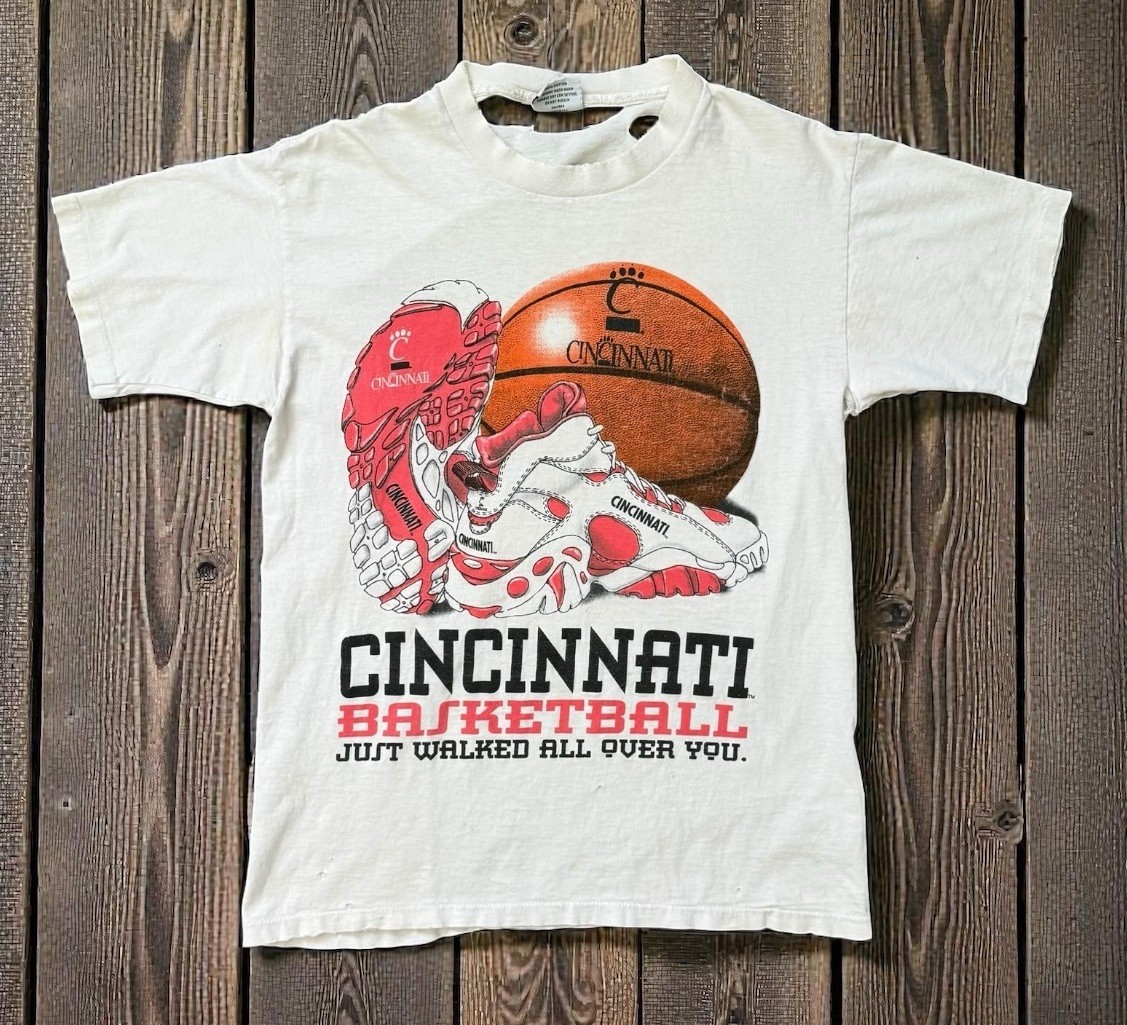 Vintage 90’s Rare University Of Cincinnati Bearcats Basketball Shirt Size M