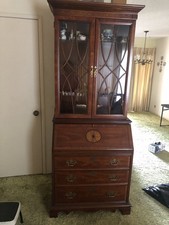 Bassett Wooden 2 Piece Secretariat And Lighted Hutch Late 1980’s